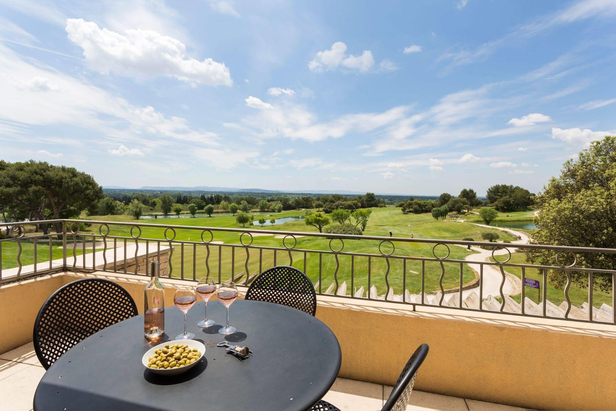 Madame Vacances Domaine Du Provence Country Club Service Premium ソルマーヌ・ド・ボークリューズ エクステリア 写真
