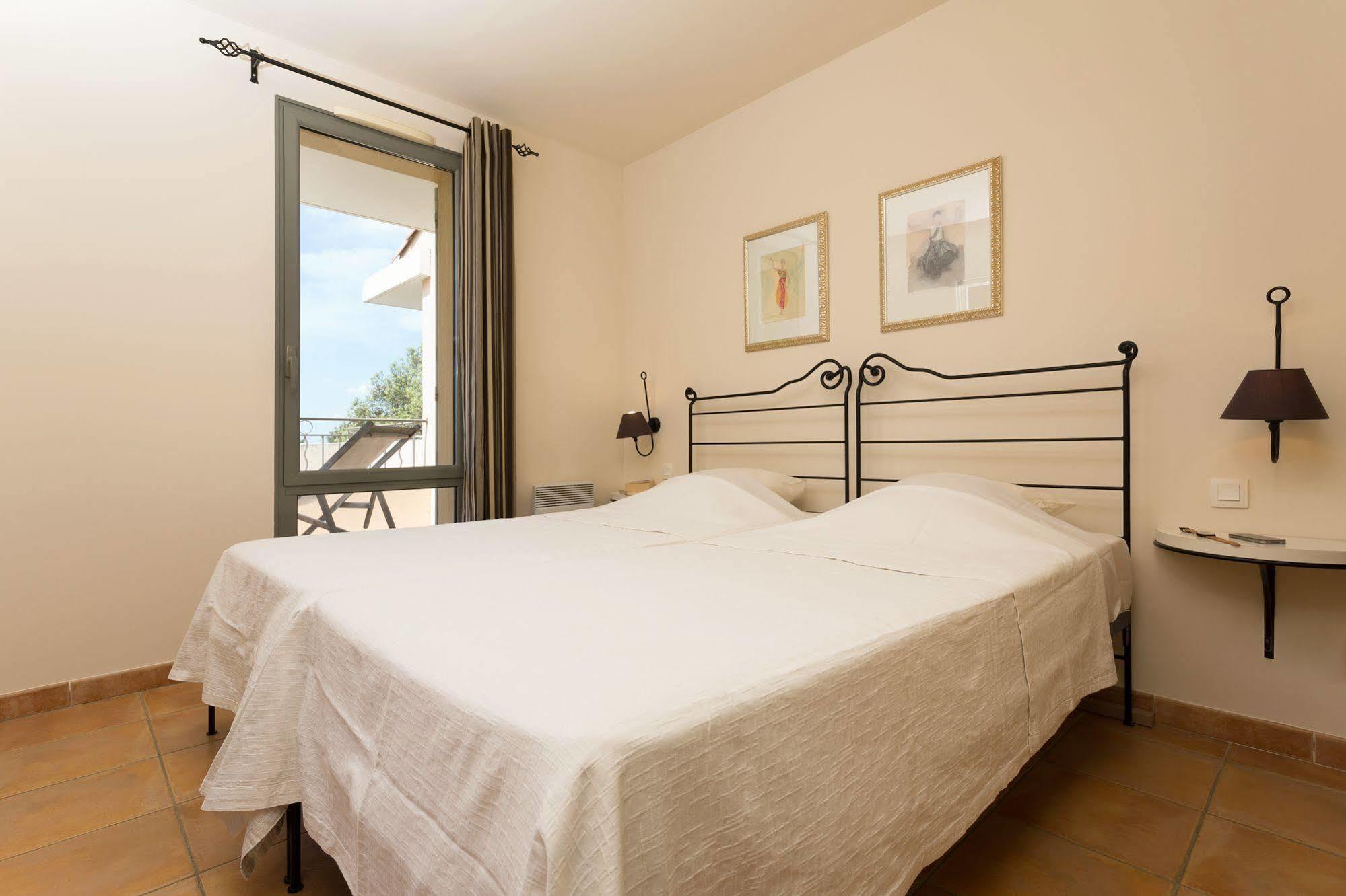 Madame Vacances Domaine Du Provence Country Club Service Premium ソルマーヌ・ド・ボークリューズ エクステリア 写真