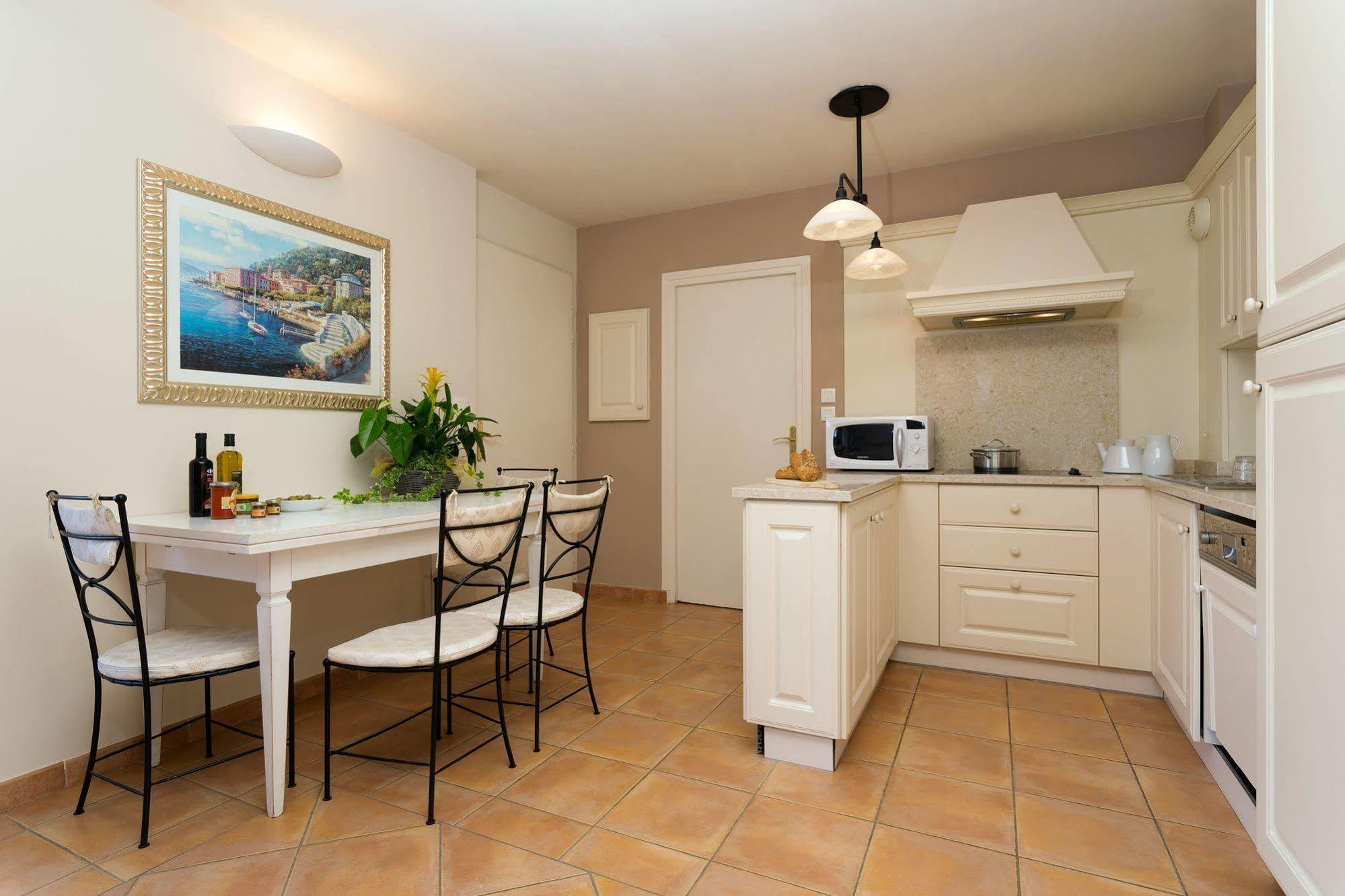 Madame Vacances Domaine Du Provence Country Club Service Premium ソルマーヌ・ド・ボークリューズ エクステリア 写真