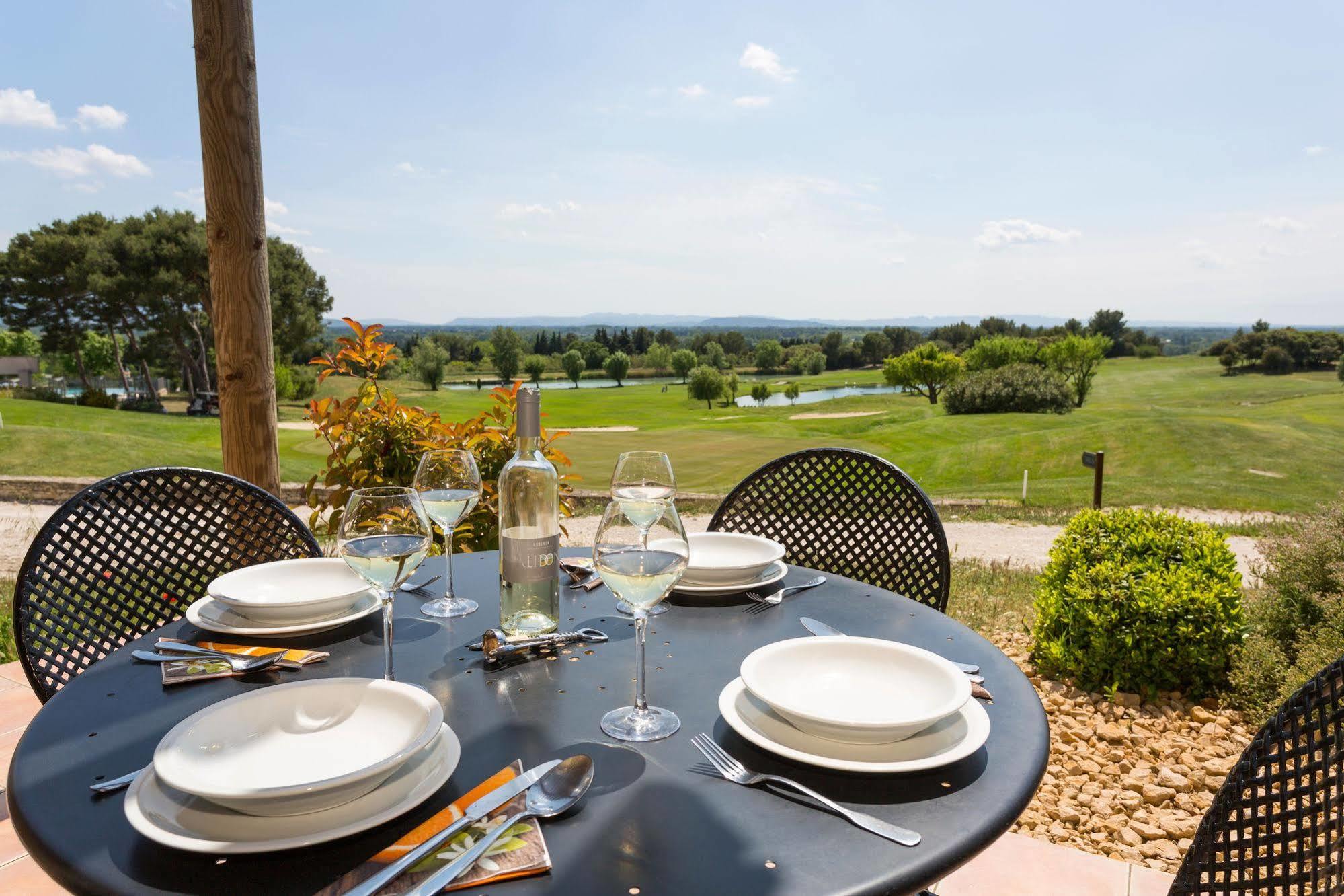 Madame Vacances Domaine Du Provence Country Club Service Premium ソルマーヌ・ド・ボークリューズ エクステリア 写真